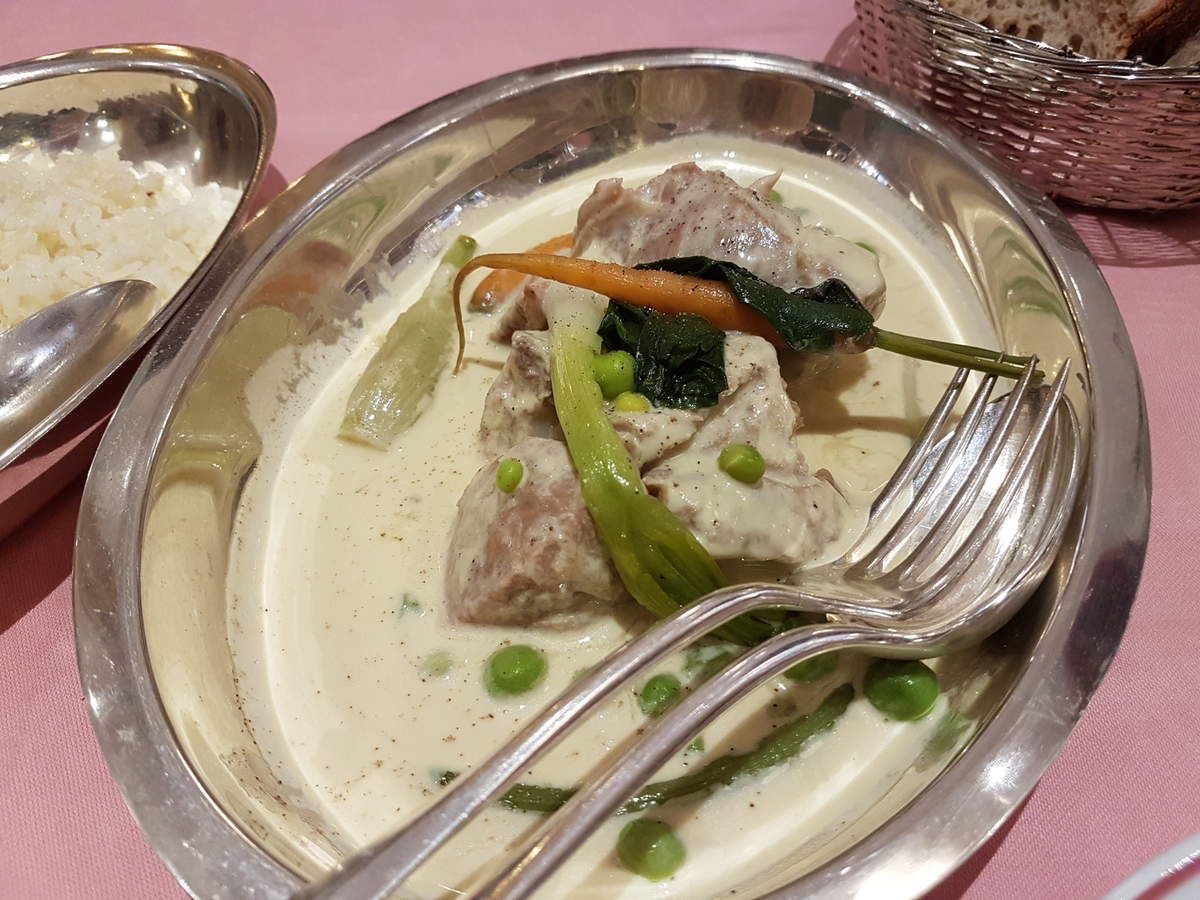 Blanquette de veau à l'ancienne, bouquetière de légumes la poule au pot restaurant Paris 1