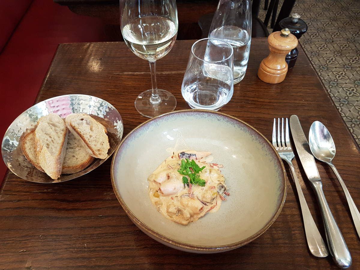 Chipirons sautés à la sauce crémée au chorizo La Poule au pot Restaurant Paris 7