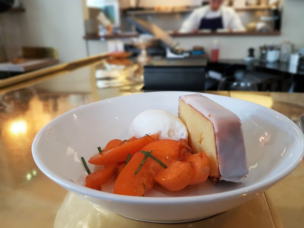 Cake citron, glace au lait et abricots Le Servan Paris 11 restaurant