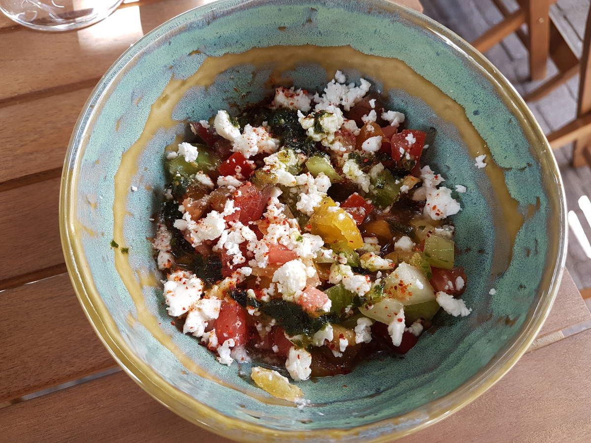 Tomates bio / Feta Grecque / Acidulée d'ail des ours Le Court-Bouillon Restaurant Levallois (92)