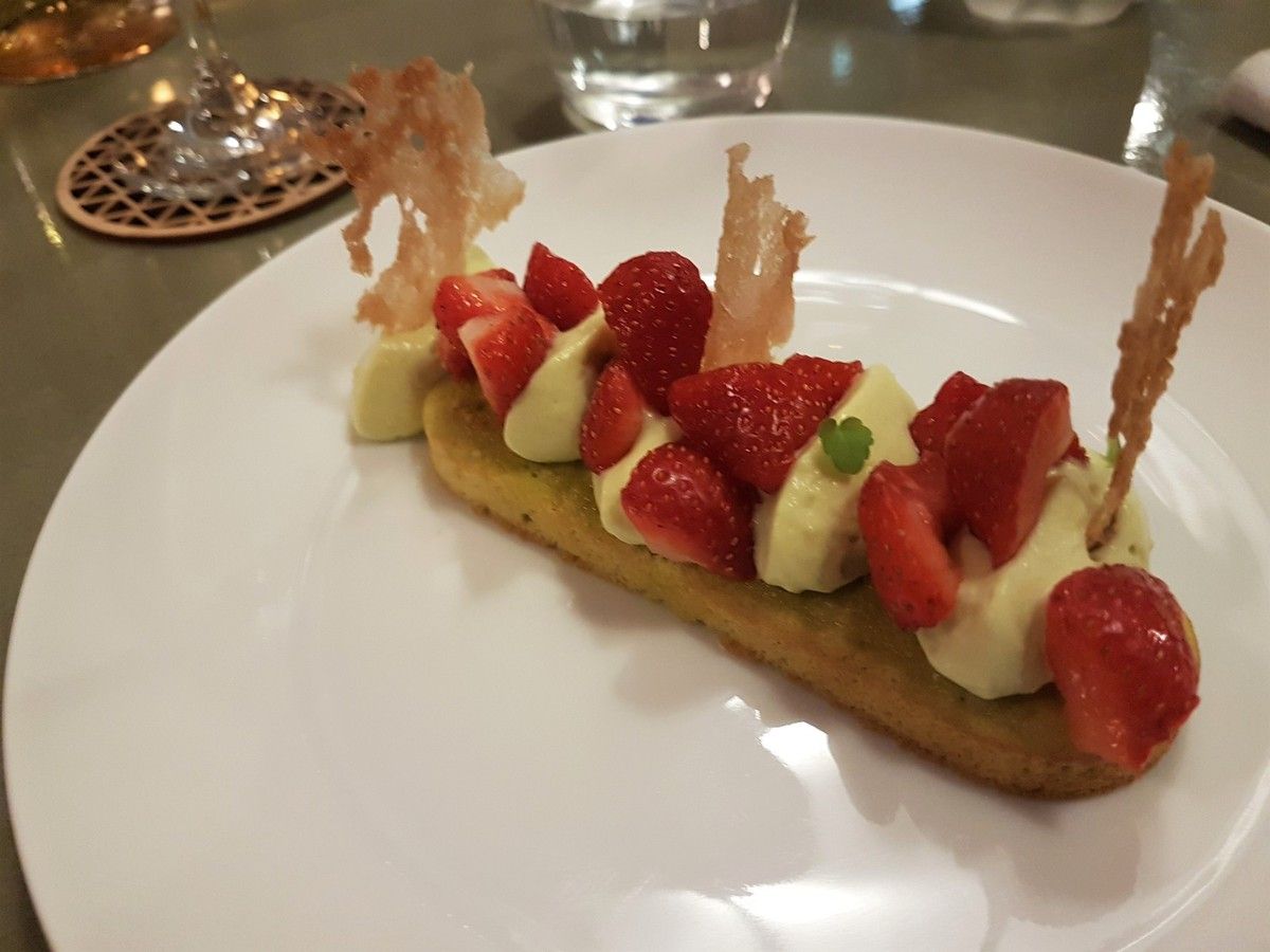 Fraisier tout pistache élémentaire. restaurant Paris 2