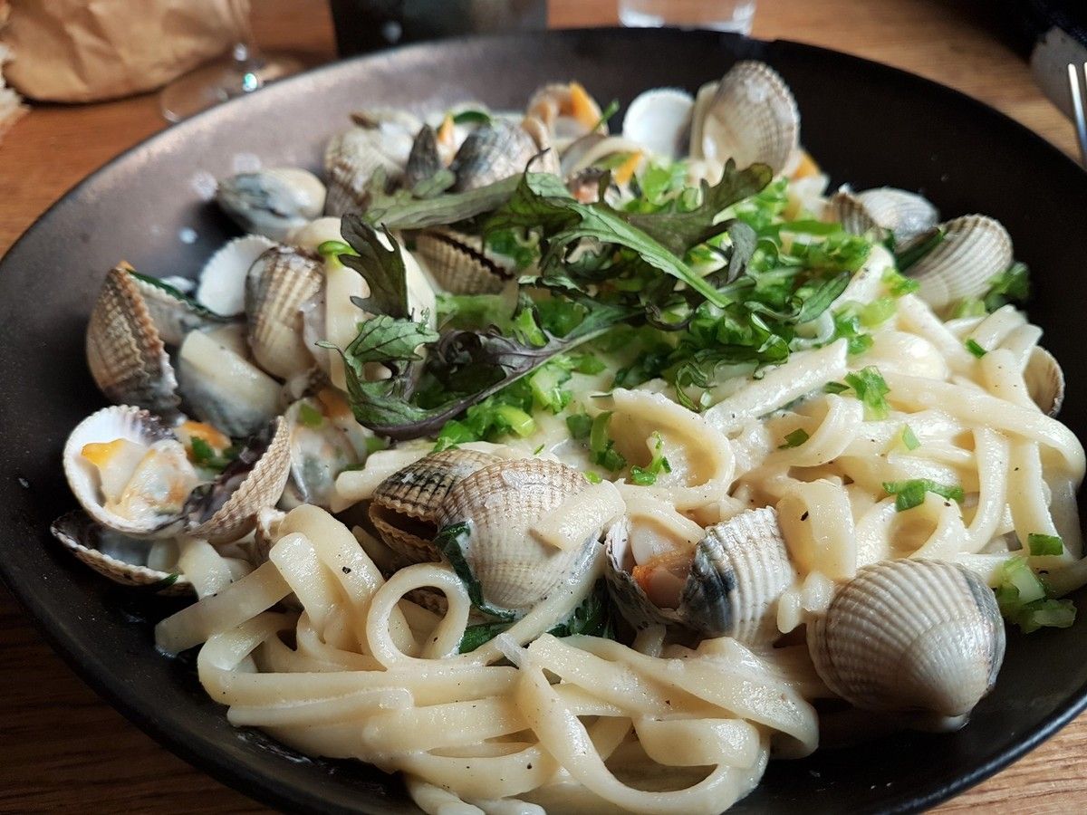 Coques au beurre blanc et estragon et linguine Coup d'oeil Paris 11 Restaurant