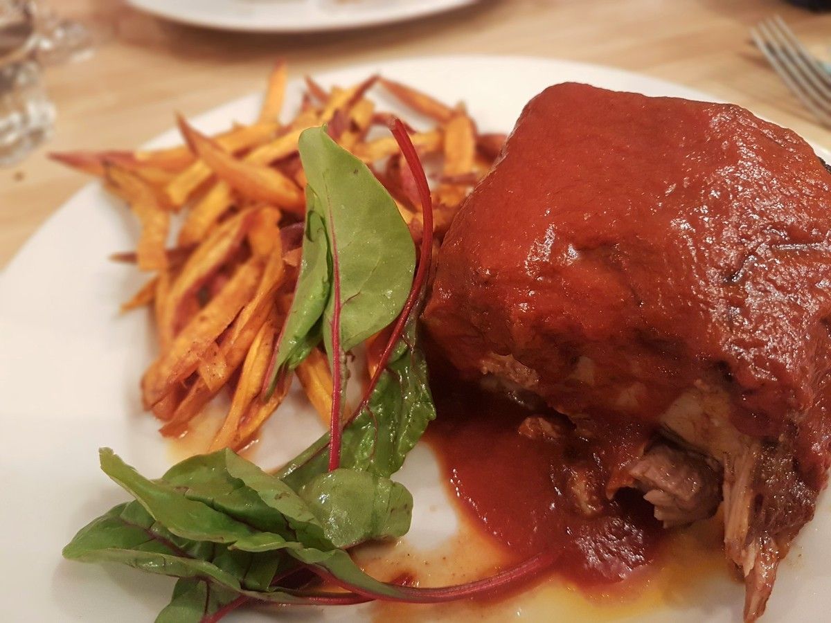Hot ribs de cochon "daddy Roger", frites de patates douces Le Mordant Paris 10 restaurant