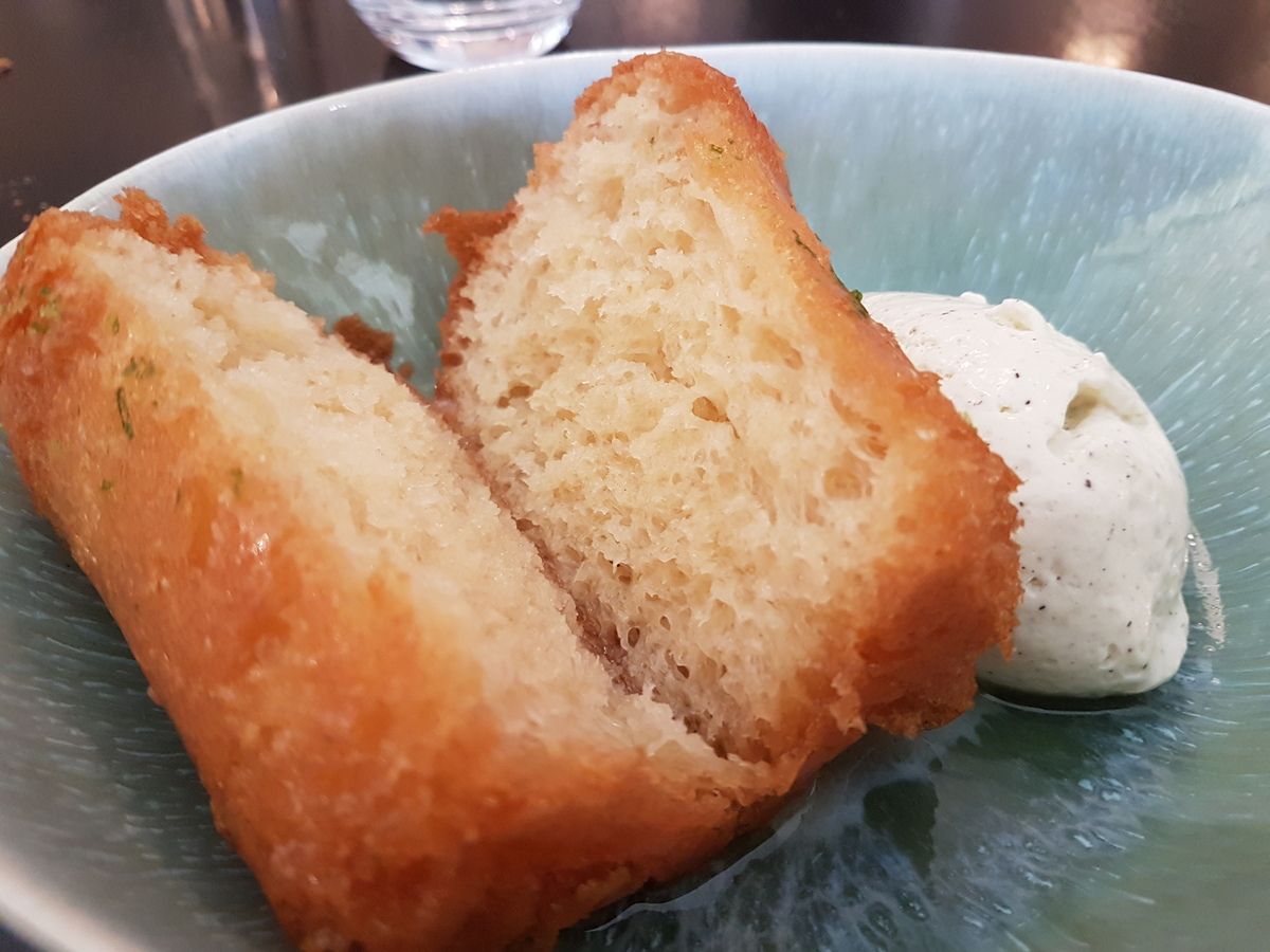 Baba au rhum et crème crue à la vanille Le Radis Beurre Restaurant Paris 15