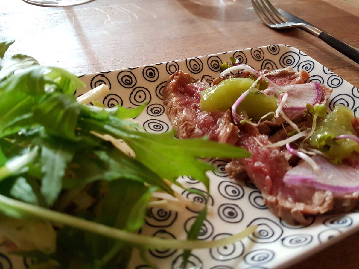 Onglet de veau mariné, rémoulade de céleri et Granny Smith L'Esquisse Restaurant