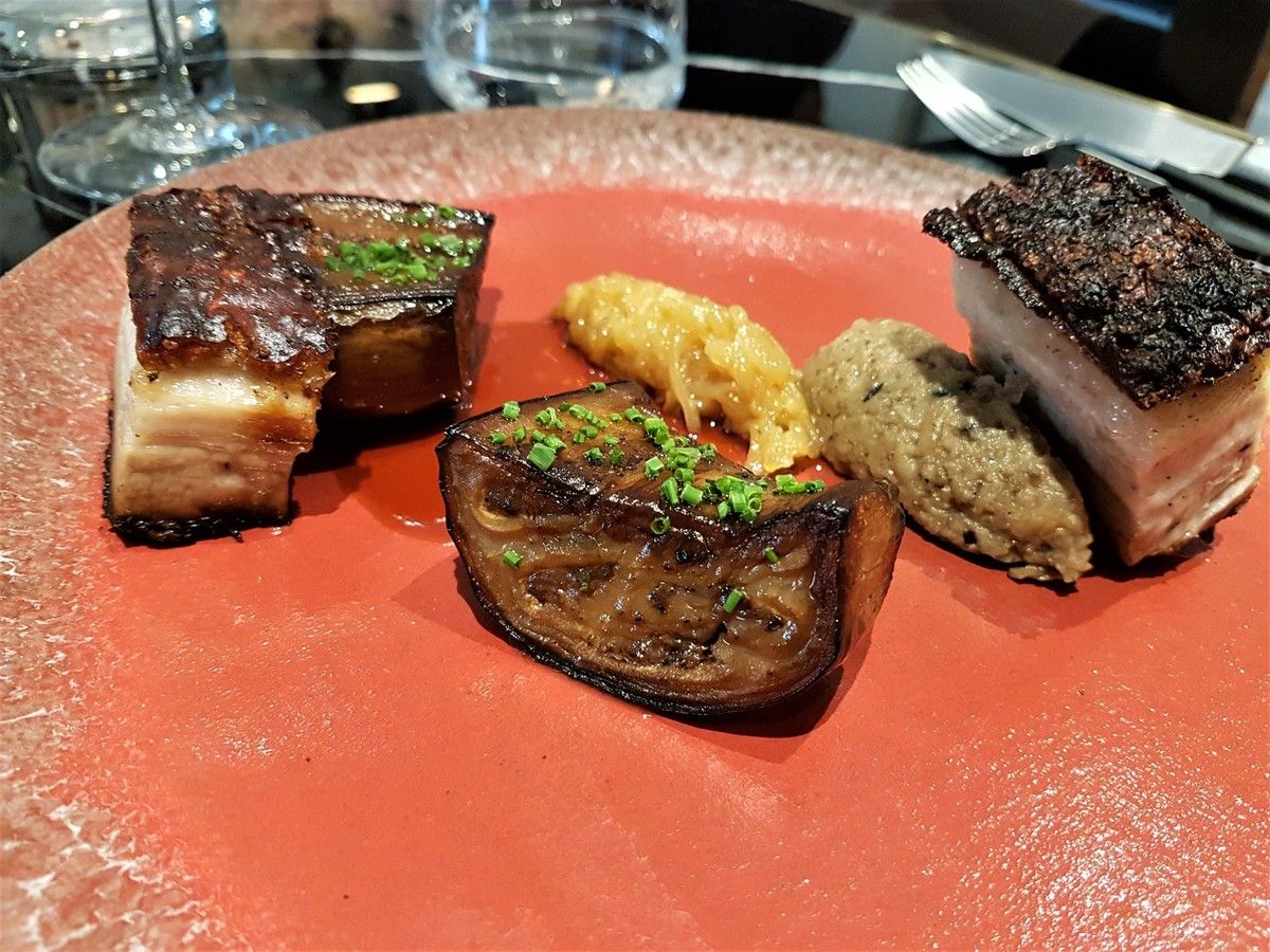 Cochon pieds noirs et aubergine Sadarnac Restaurant Paris 20