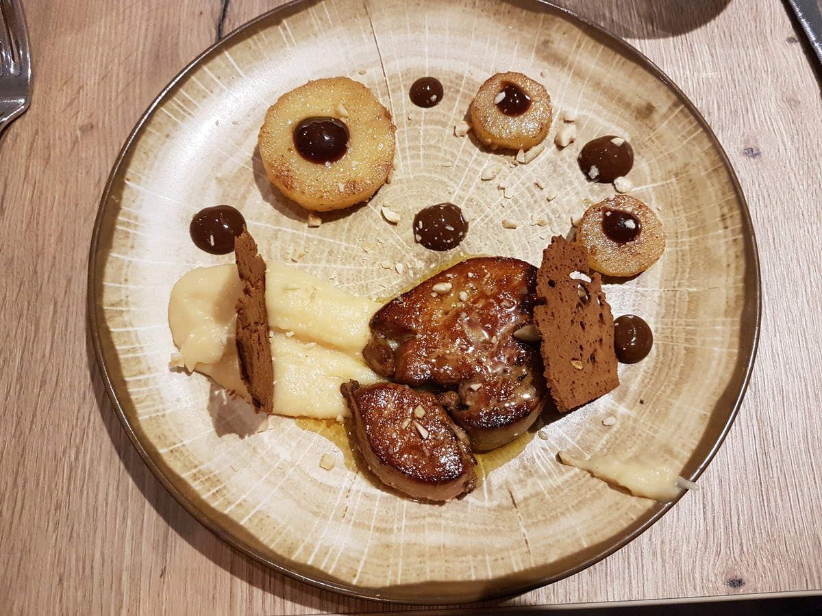 Foie gras Poêlé coing fondant, chutney coing/poire, caramel vinaigre de xeres et tuile au pain d'épices La Cantine de mémé Restaurant Paris 17