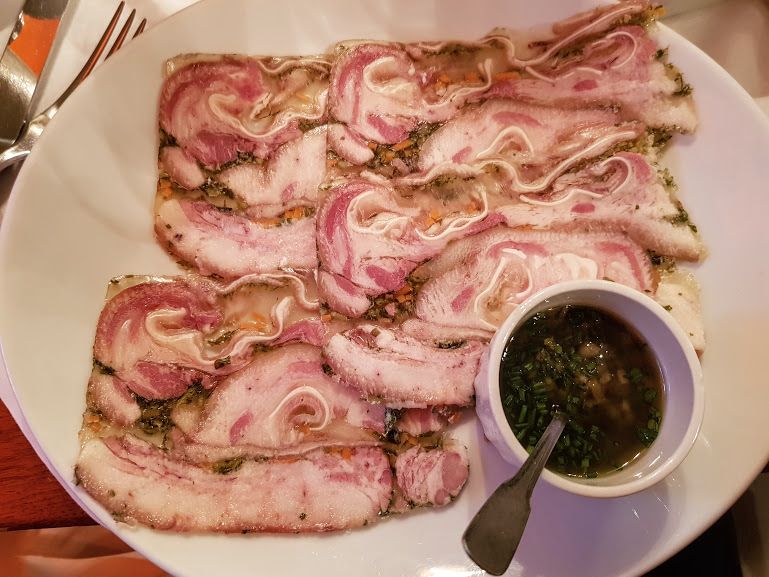 Terrine d'oreilles de cochon en gelée Les Caves Pétrissans restaurant Paris 17