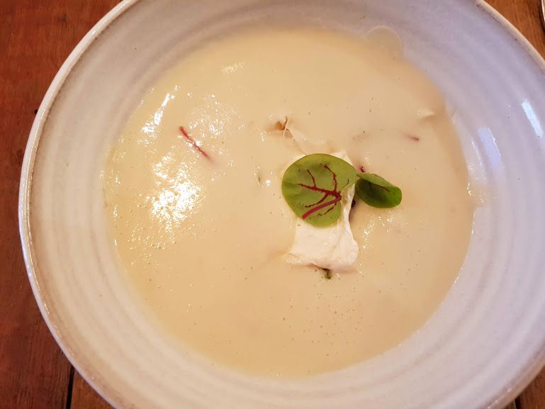 Brillat savarin, coeurs de palmier et crème de pommes Royal Gala Aux Plumes Restaurant Paris 14