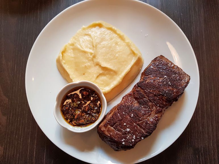 Faux-filet de boeuf de Galice et purée de pomme de Terre façon Robuchon La Démocratie Restaurant Paris 7