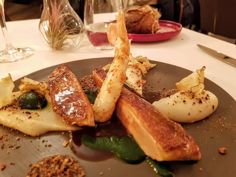 Suprême de pintade langoustine, pulpe de topinambour et noisettes Instinct Levallois Restaurant