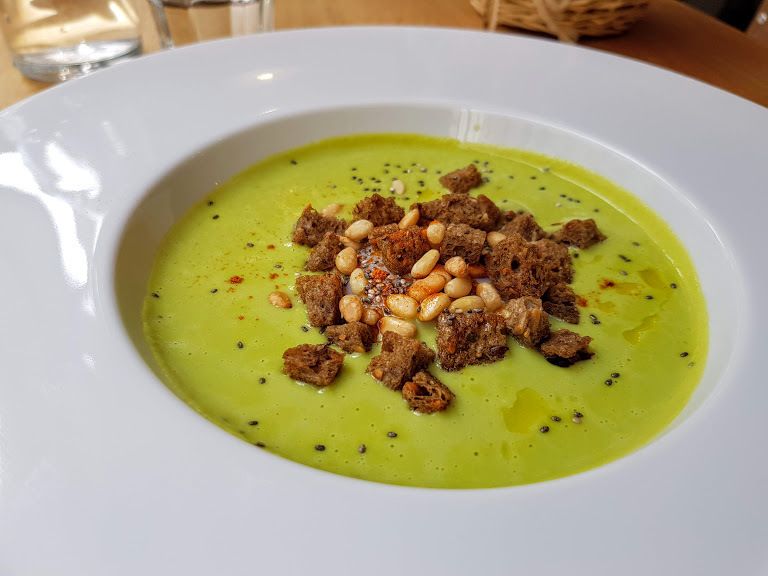 Velouté de Petits pois et oeuf parfait Le Gentil Restaurant Paris 7