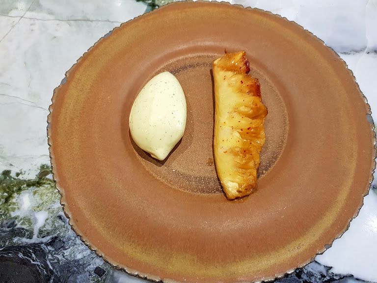 Ananas à la broche vanille piment et glace citronnelle Clover Grill restaurant Paris 1