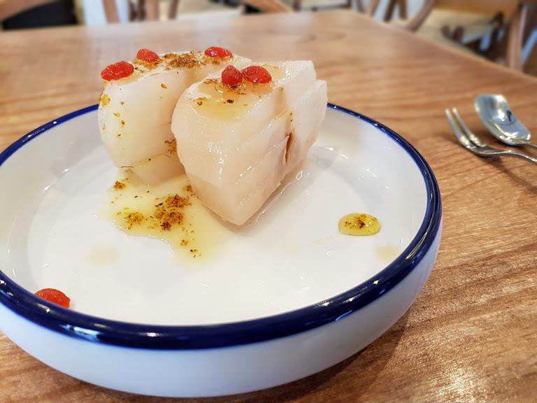 Poire neige mijoté au sucre de candi Bayan restaurant Paris 4