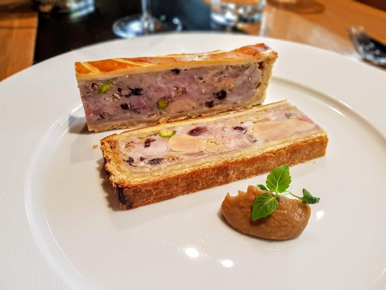 Pâté en croûte de caille, cochon foie gras et fruits secs Arnaud Nicolas Restaurant Paris 7