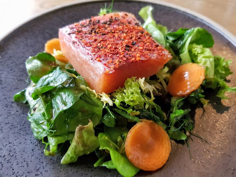 Saumon sauvage de l'Adour mariné au piment fumé du Béarn fumé Botanique Restaurant Paris 11