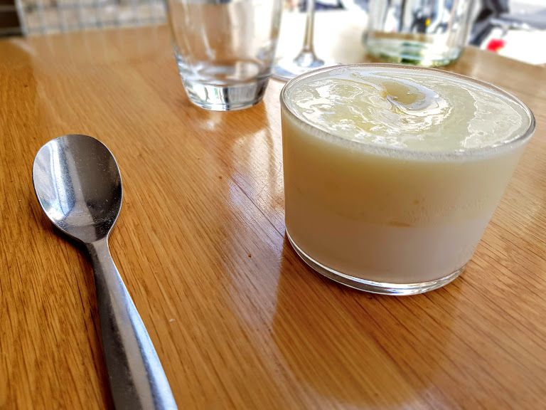 Panna Cotta au Lait de coco, émulsion ananas et fruits de la passion Fichon Paris 18