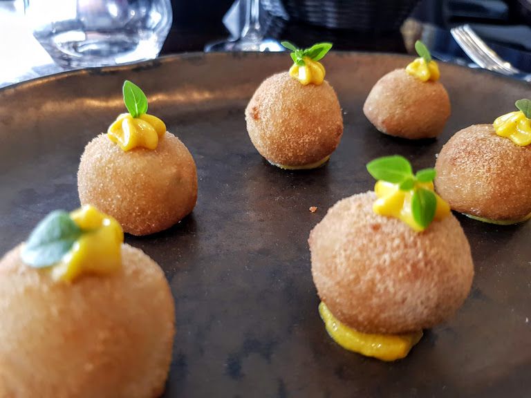 Cromesquis de pieds de cochon relevés à la Savora Marloe restaurant Paris 8