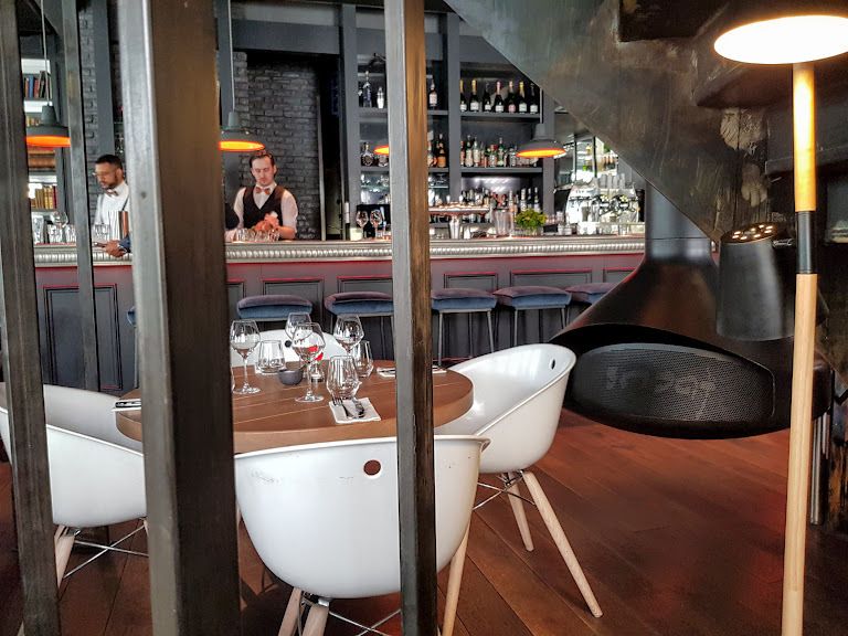 La Salle de Saperlipopette restaurant Puteaux