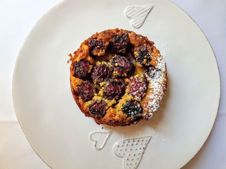 Clafoutis aux cerises de Wierre effroy Les Petites sorcières Restaurant Paris 14