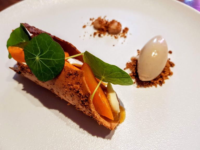 Abricot du Roussillon, pain d'épices, amandes fraîches MUMI restaurant Paris 1