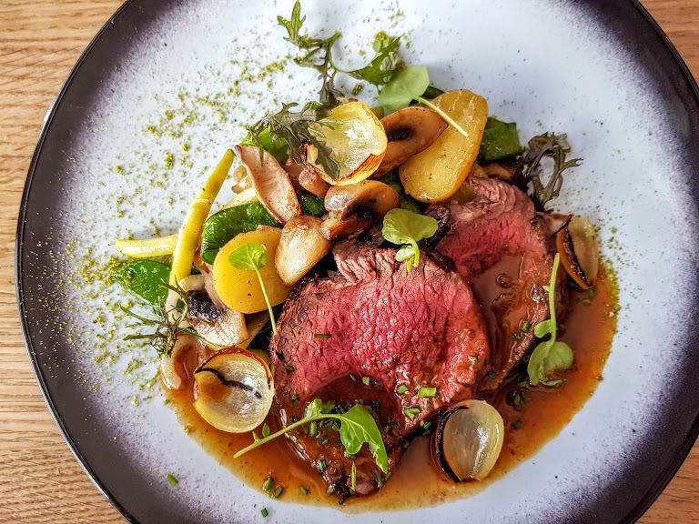 Rôti de boeuf, poêlée forestière Siamsa restaurant Paris 11