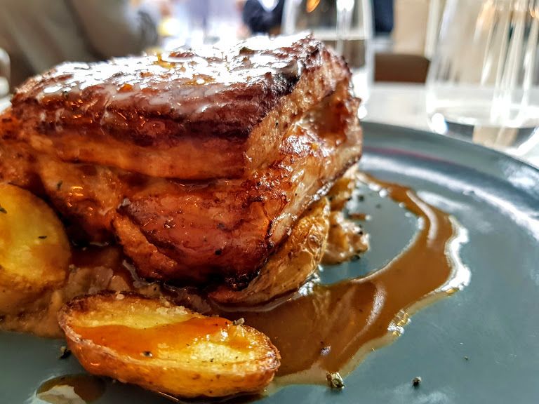 Poitrine de veau, pommes de terre de Noirmoutier, aubergine, thym Pastore restaurant Paris 9