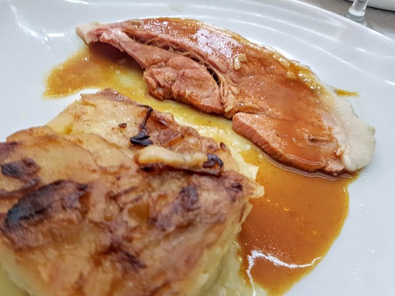 Jambon à l'os, pommes boulangères Le Bougainville restaurant Paris 2