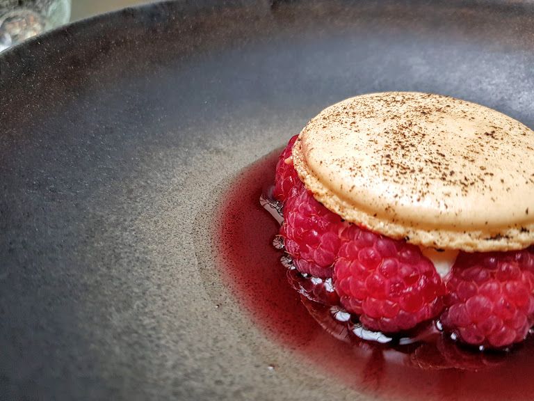 macaron framboise, fraise et citron noir d'Iran Terra restaurant Paris 3