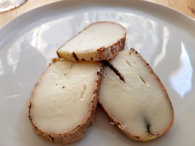 Talleggio de chèvre à la truffe Tempilenti restaurant Paris 11