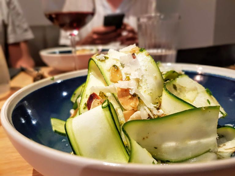 Carpaccio de courgette, pesto, roquette, parmesan Cadence restaurant Paris 11