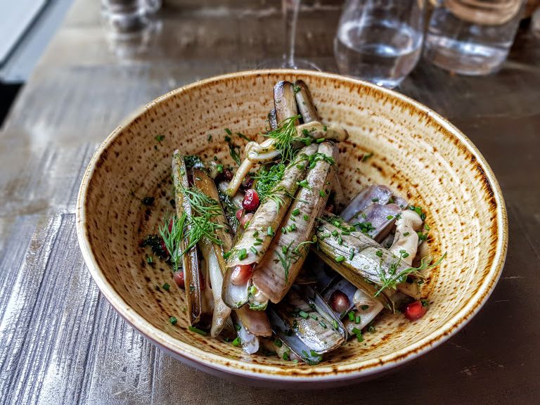 Couteaux en persillade, grenade et cerfeuil Gabylou restaurant Paris 17