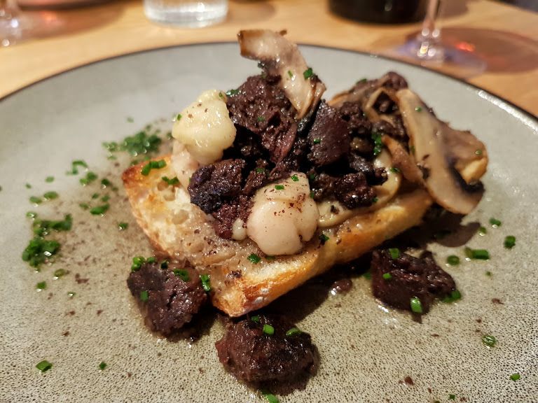 Os à moelle boudin noir sur tartine grillée cadences restaurant Paris 11