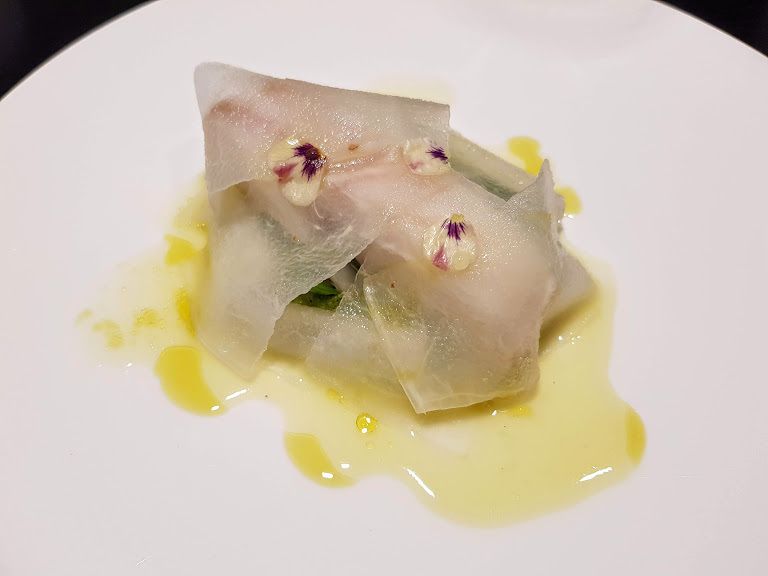Cabillaud cuit lentement, radis daïkon et pesto de coriandre, jus pomme gingembre Fleur de pavé restaurant Paris 2