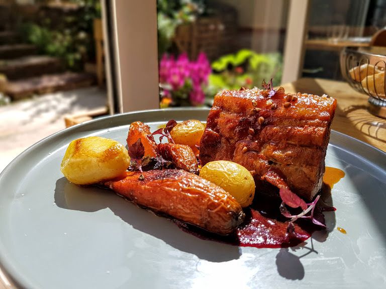 Travers de porc, pommes de terre, carottes Flocon restaurant Paris 5