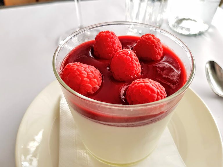 Framboises, fromage blanc 0% fouetté Garçon restaurant Paris 6