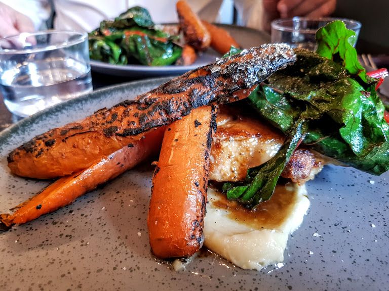 Echine de porc, blettes, carottes et ail confit Sausalito restaurant Paris 9