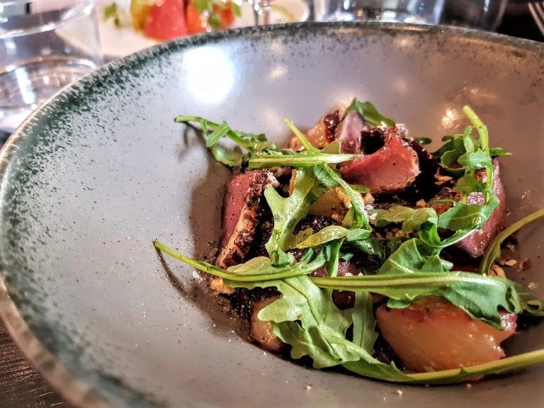 Magret de canard fumé, betteraves et roquette Sausalito restaurant Paris 9