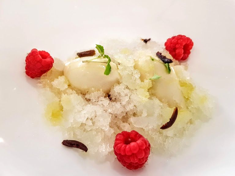 Granité à l'absinthe, confit de tomate, glace au fenouil Nomicos restaurant Paris 16