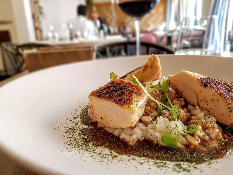 Volaille de Vendée, risotto crémeux et jus de cèpe Mova restaurant Paris 17