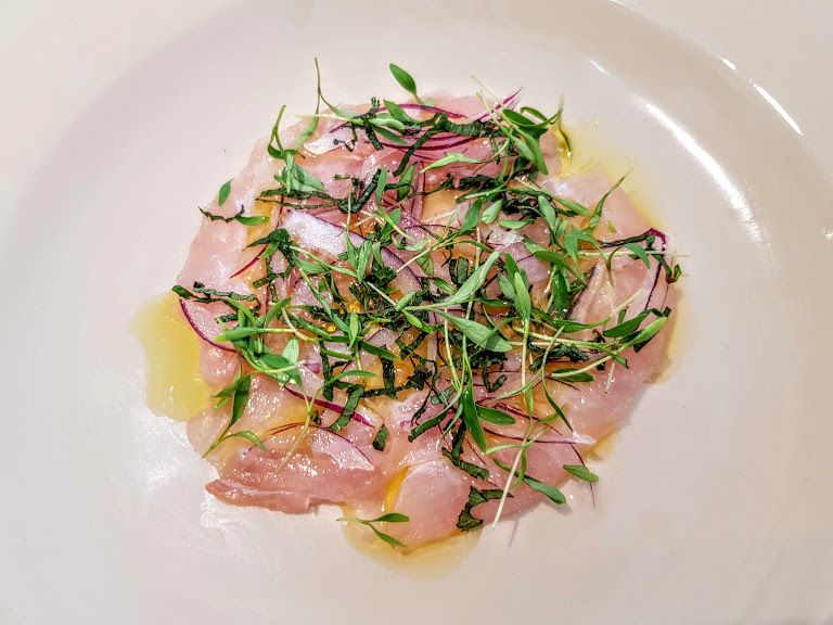 Mulet noir Mariné au sel et sucre, citron huile d'olive Oursin Restaurant Paris 8