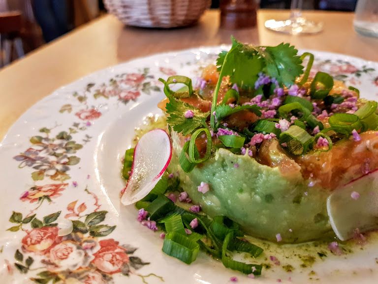 Duo de tartares avocat saumon En Face restaurant Paris 17