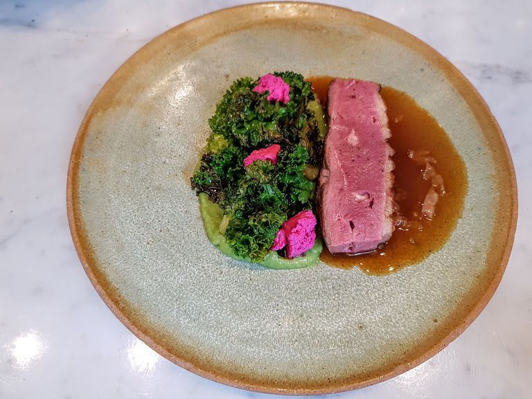 Canard piqué à l'anguille fumée, déclinaison de choux Substance restaurant Paris 16
