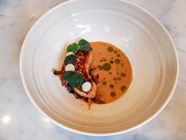Foie Gras, consommé Thaï, champignons marinés et capucine Substance restaurant Paris 16