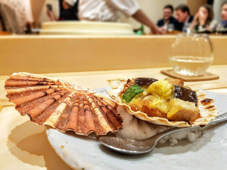 Coquille saint Jacques gratinée Komatsubaki restaurant Paris 8