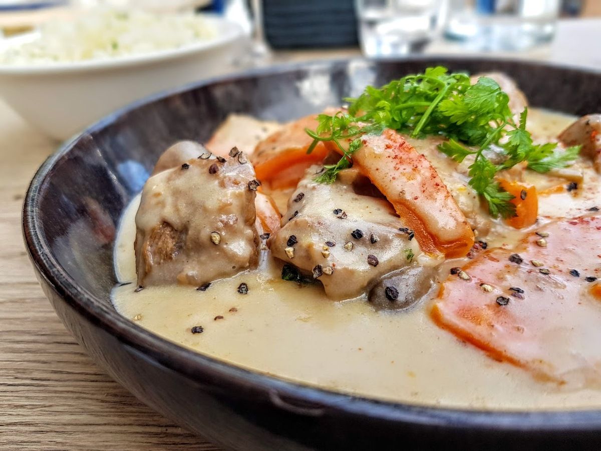 Blanquette de veau Le Petit Nico restaurant Paris 17