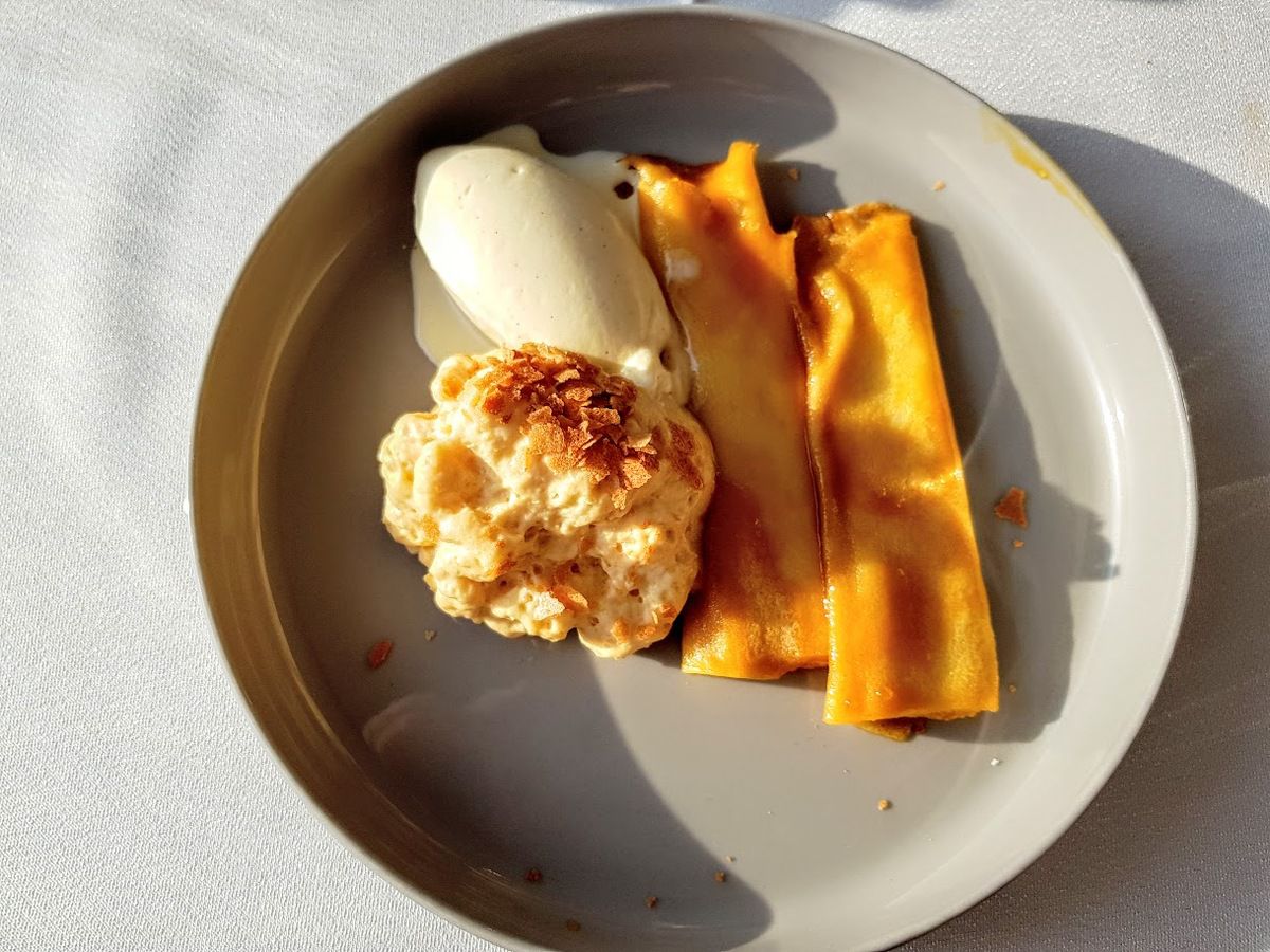 crêpe façon suzette et glace vanille Le Club Restaurant Paris 8