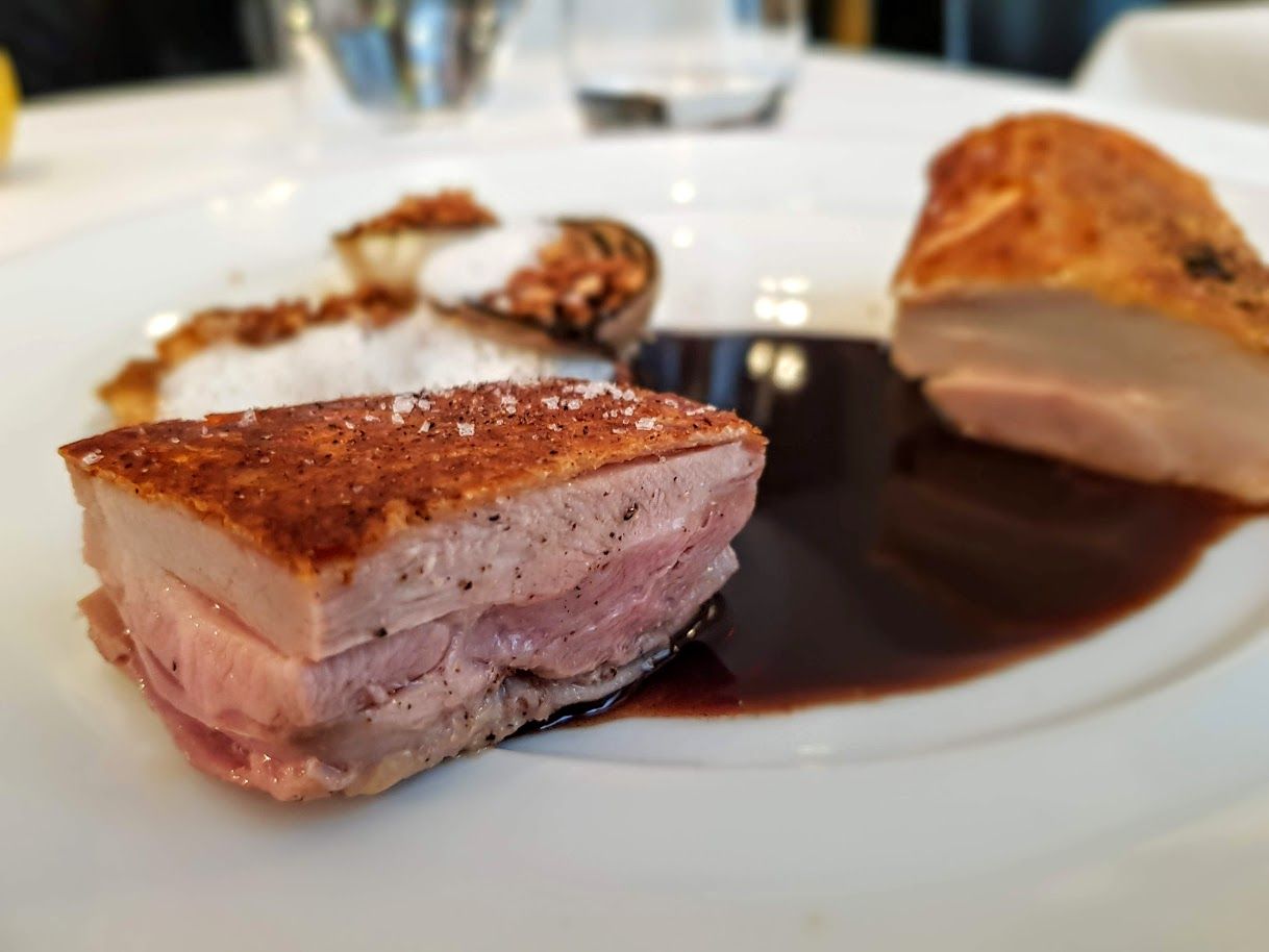 Volaille rôtie, sauce matelote, céleri Garance restaurant Paris 7