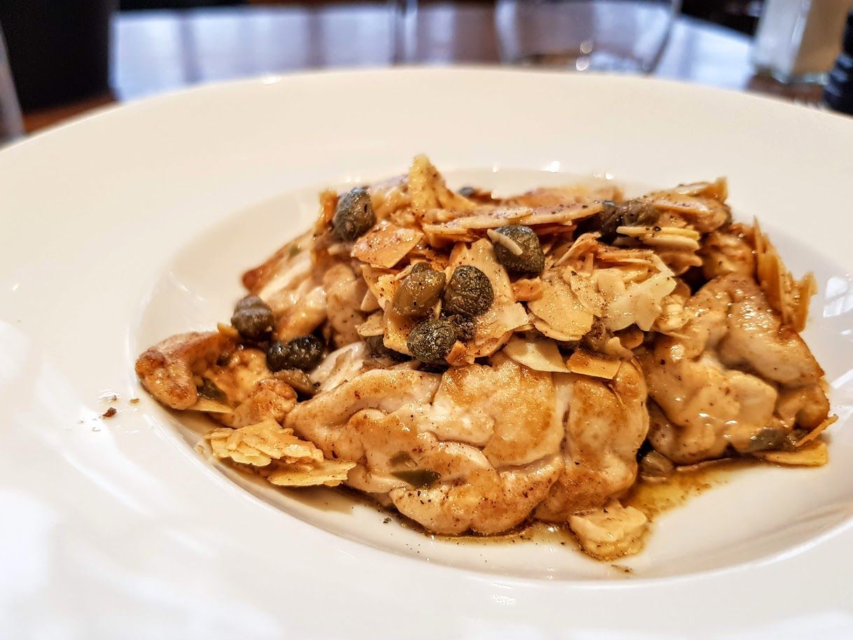 Cervelle de veau meunière, câpres au sel et amandes filées L'Oseille restaurant Paris 2