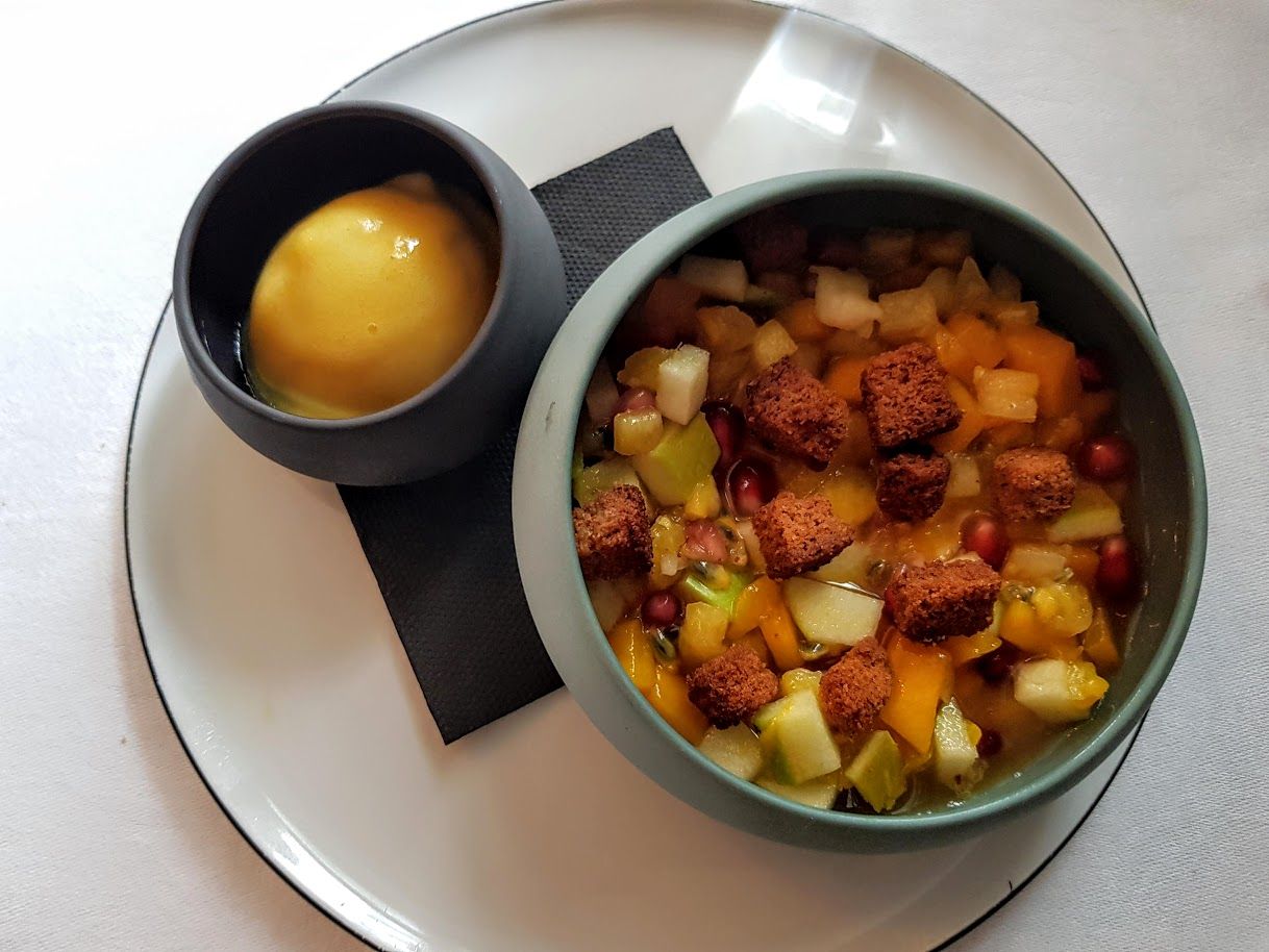 Salade de fruits, croustilles de pain d'épices La Fontaine Gaillon restaurant Paris 2